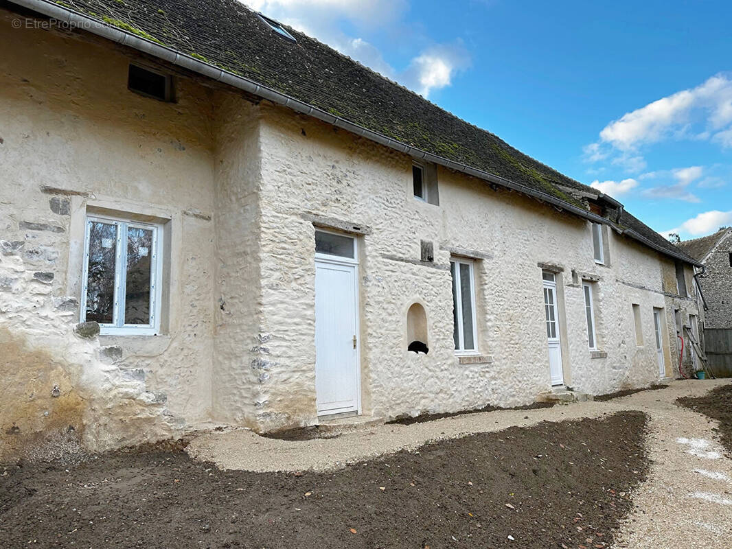 Maison à HOUDAN