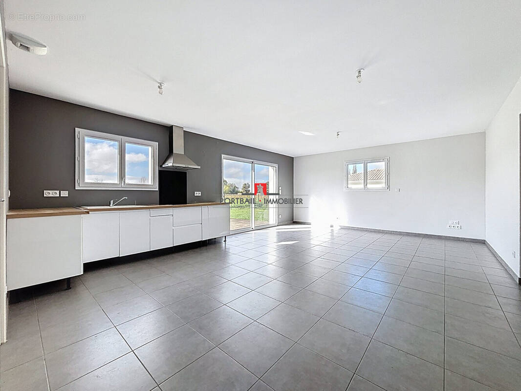 Maison à SAINT-GENES-DE-BLAYE