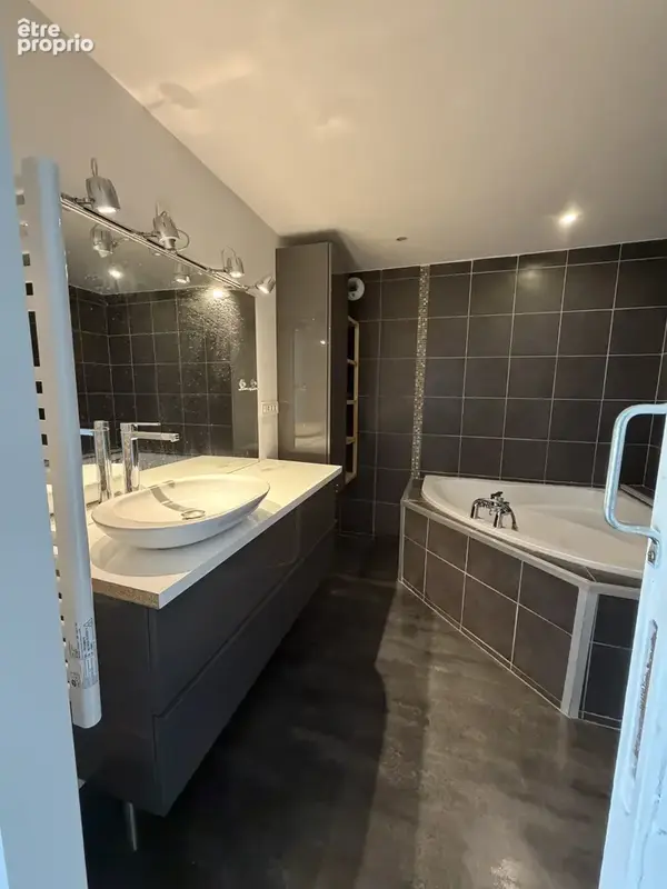 F2 atypique de 60m2 et véranda - photo 13