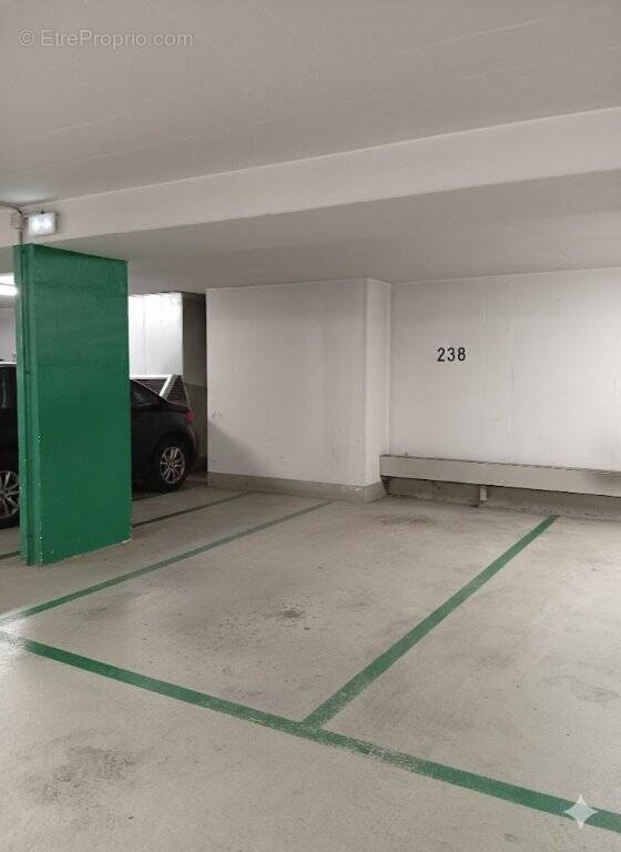 Parking à PARIS-15E