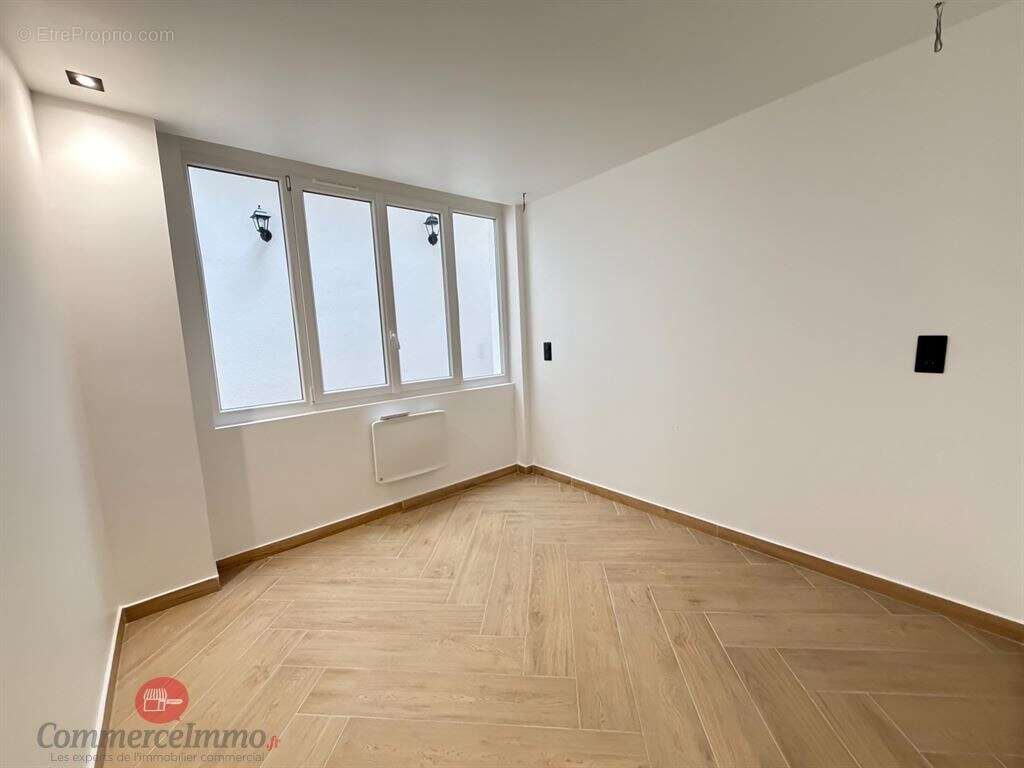 EXCLUSIVITÉ – Paris & Île-de-France  Murs Commerciaux Libres de 89 m² avec Terrasse - photo 4