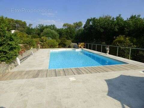 Maison 230 m² à Fayence  - photo 2