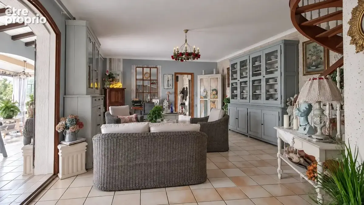 Saint-gilles – villa de 181 m² avec piscine, sous-sol de 120 m² et terrain de 2 700 m² - photo 8
