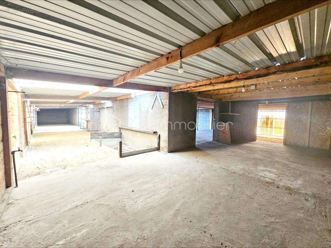 EXCEPTIONNELLE : Charme, espace et fort potentiel - 4 chambres dont une suite parentale - Piscine chauffée - Dépendances aménage - photo 30