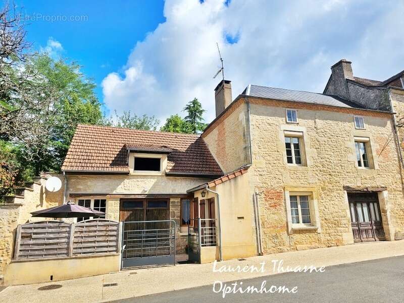 Maison à BADEFOLS-D'ANS