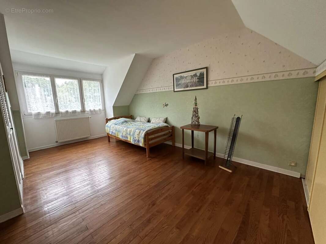 Maison à LE MESNIL-SAINT-DENIS