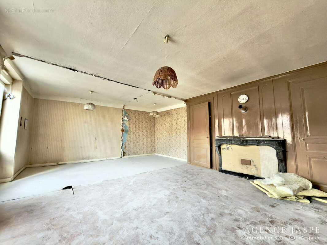 Appartement à SURY-LE-COMTAL