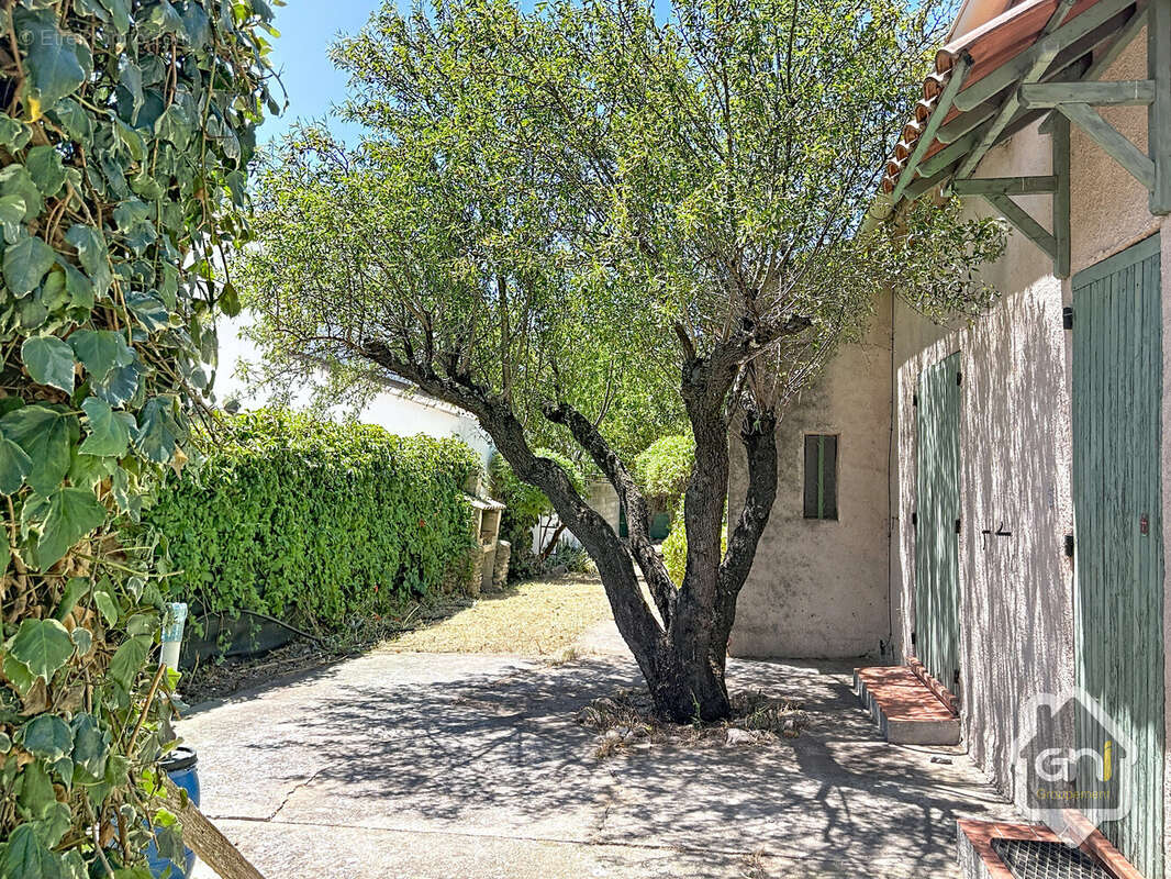 Maison de Type 7 avec jardin. - photo 6