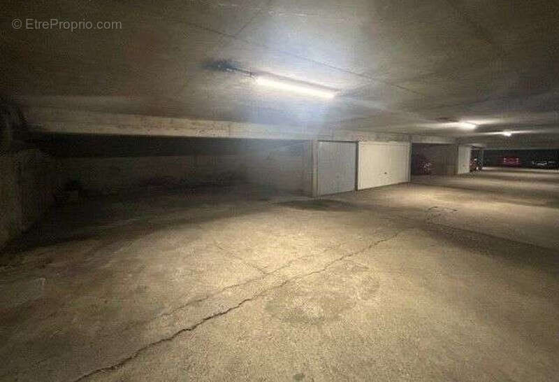 Parking à LE PRE-SAINT-GERVAIS