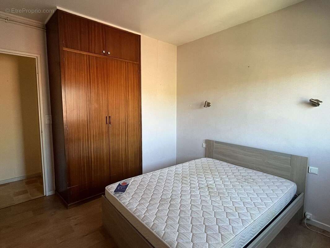Chambre 2 - Appartement à FIGEAC