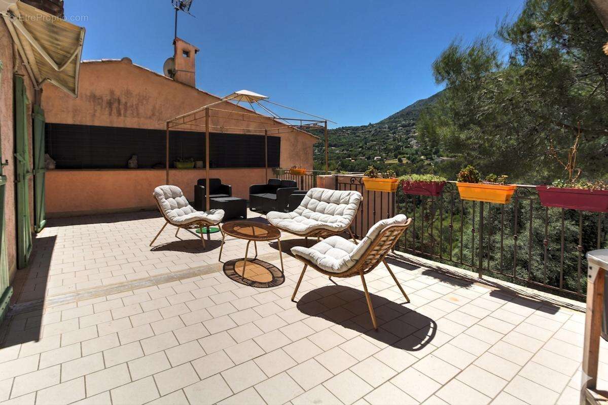 Maison de caractère de 175 m² avec appartement indépendant, jardin, jacuzzi et garage – carros village - photo 9