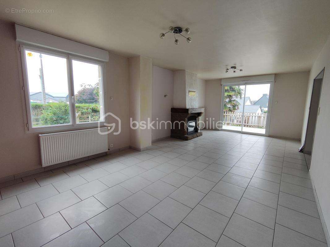 Maison à SAINT-GERMAIN-EN-COGLES