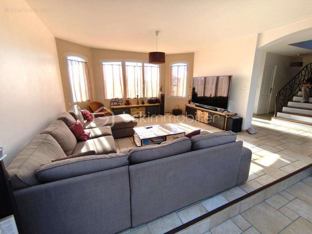 Maison de 210m2 avec piscine - photo 2