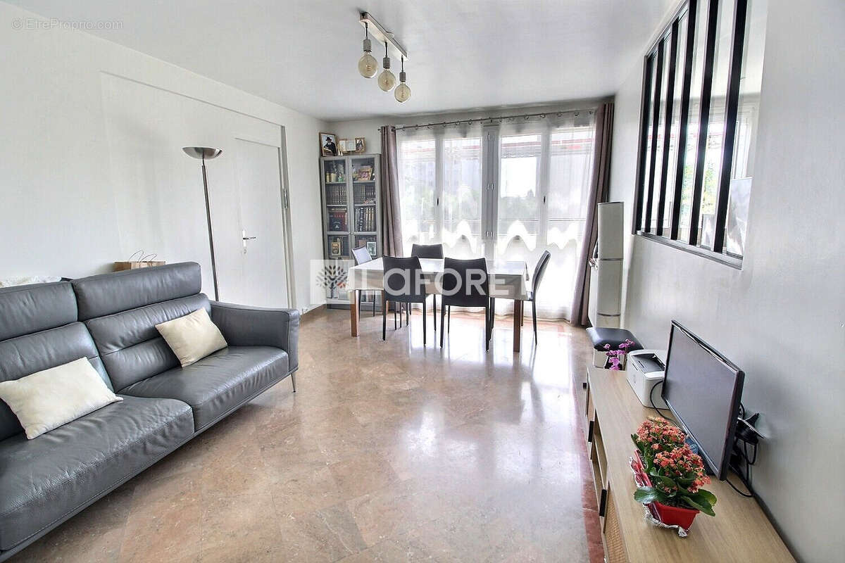 Appartement à VILLENEUVE-LA-GARENNE