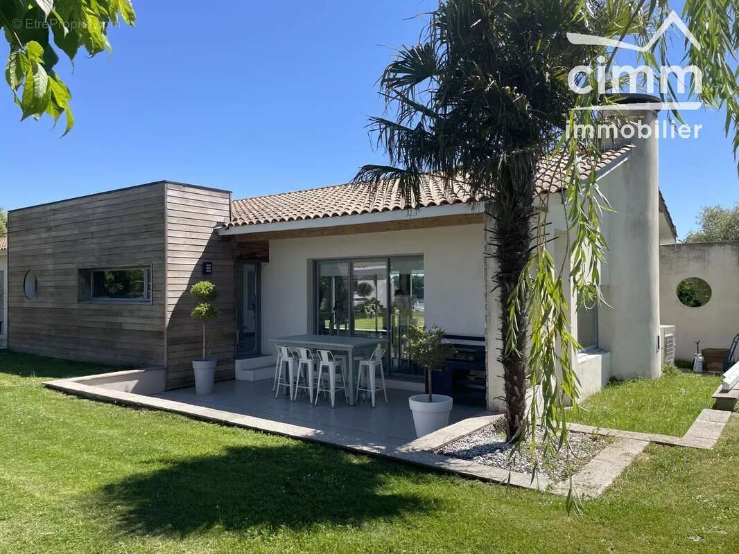 POUCHARRAMET —Villa d'architecte – 160 m² – Piscine – Parc de 3 500 m² – Vue campagne, lac et Pyrénées - photo 18