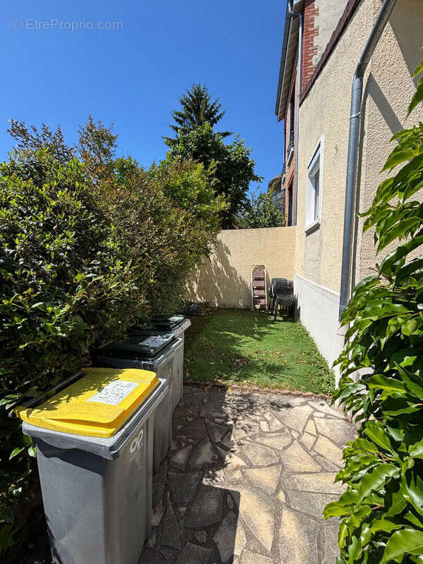 Maison à LE MESNIL-LE-ROI