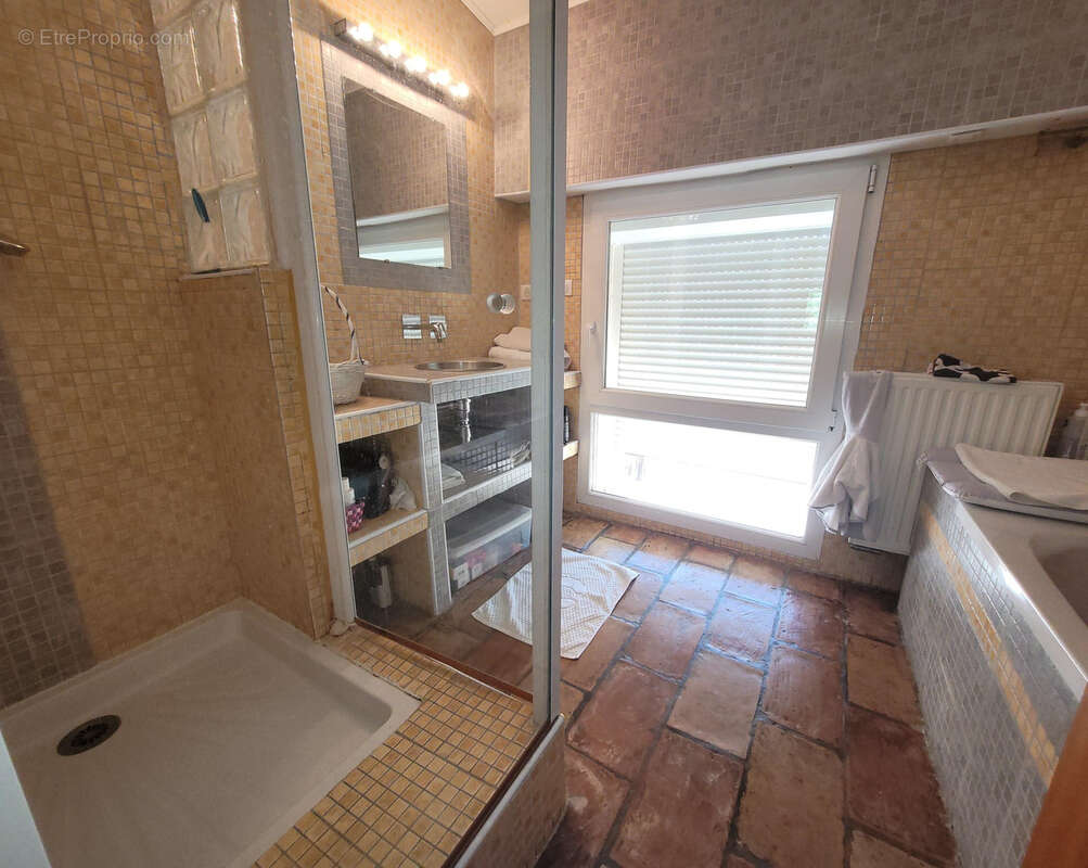 A vendre maison de caractère avec Piscine Chauffée au Centre du Village - photo 9
