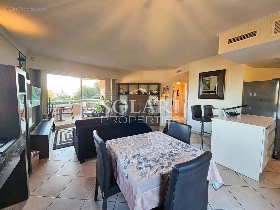 Appartement à MANDELIEU-LA-NAPOULE