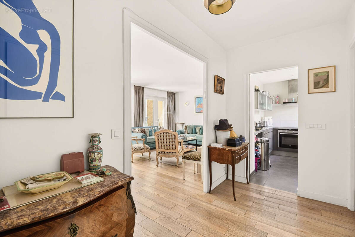 Appartement à PARIS-16E