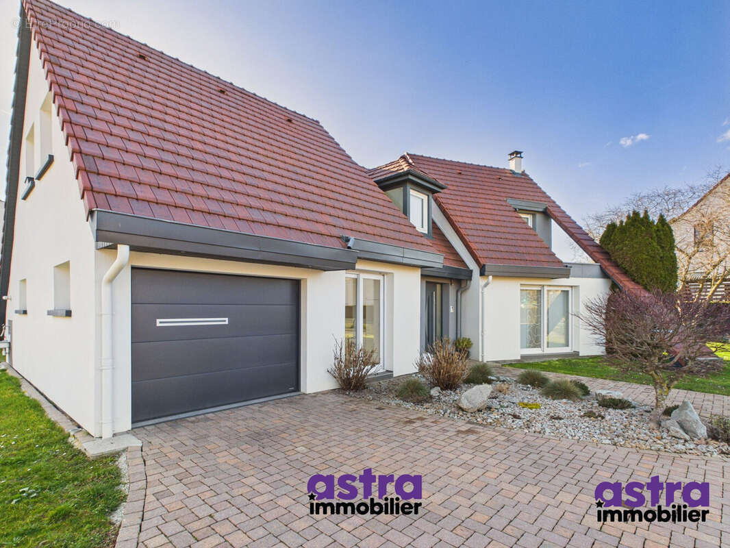 Maison à STEINBRUNN-LE-BAS