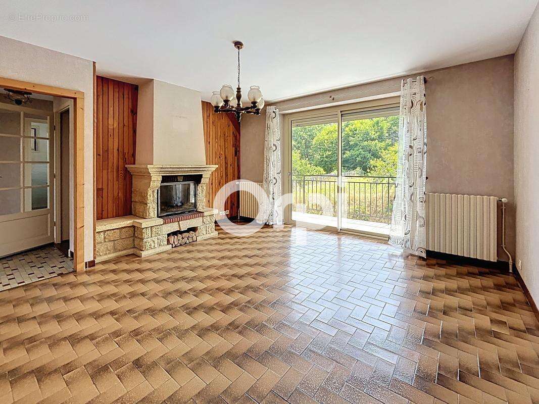 Maison à BRIGNAC-LA-PLAINE