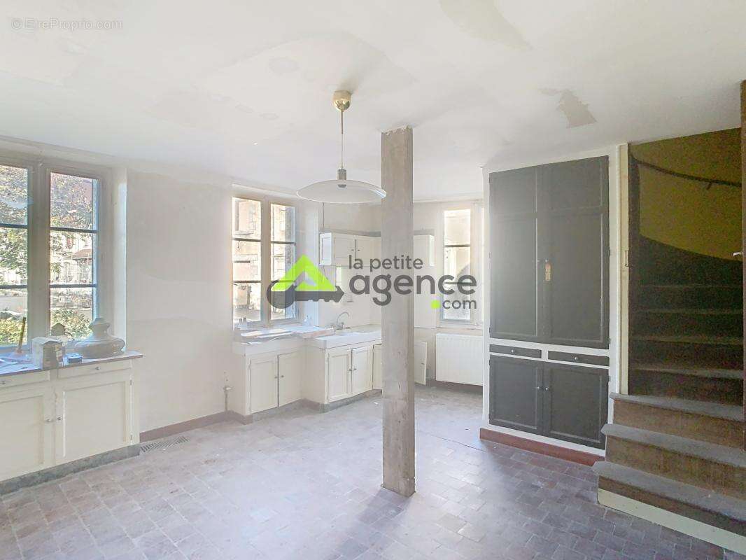 Maison à CHENERAILLES