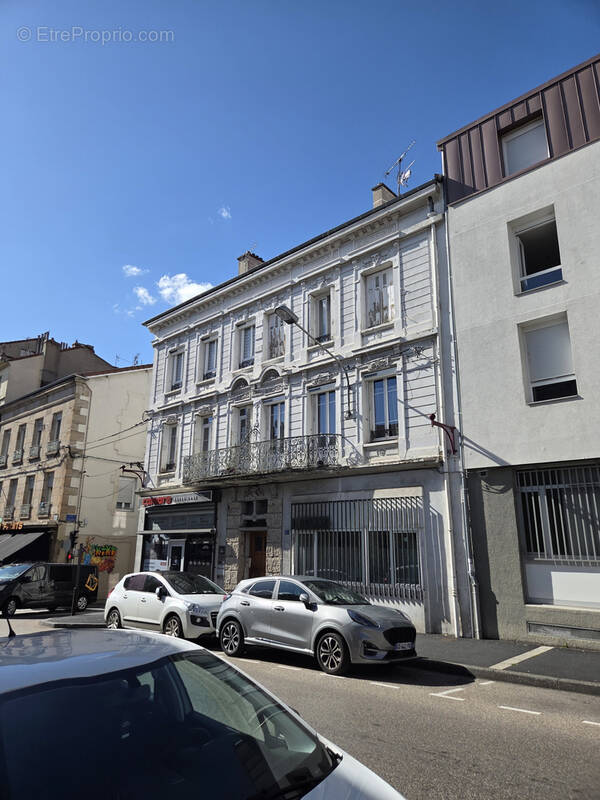 Commerce à LE CHAMBON-FEUGEROLLES