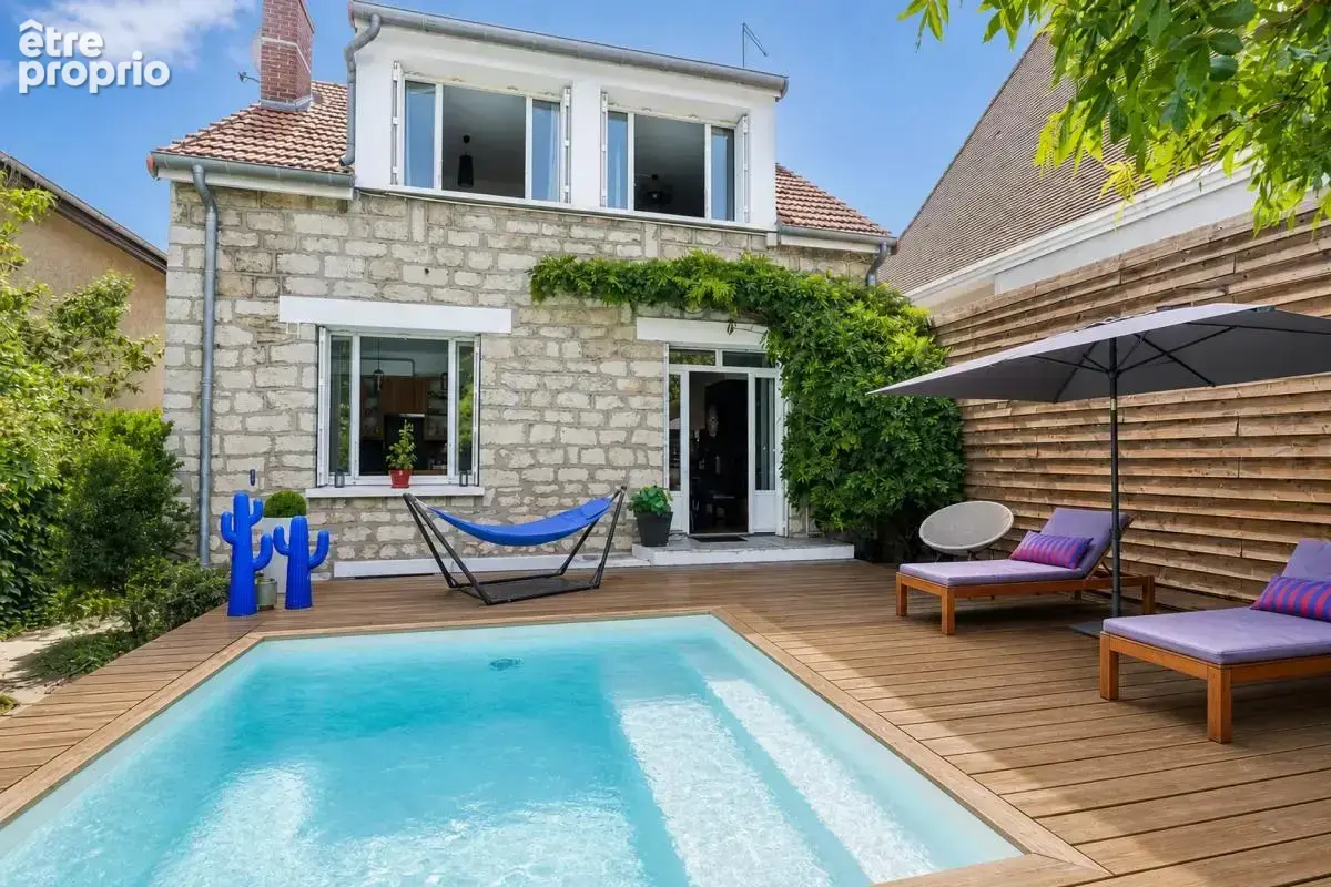Maison 7 pièces 127 m² à Gagny avec piscine, jardin et parkings - photo 12