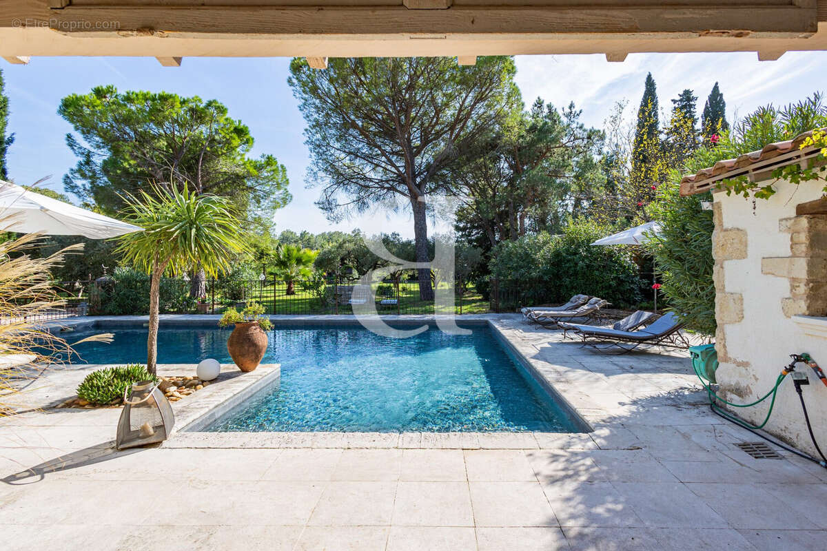 Maison 285 m² à Aramon  - photo 3