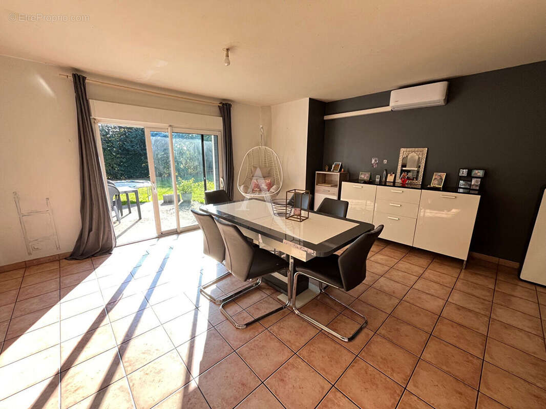 Maison à MONTIGNE-LE-BRILLANT