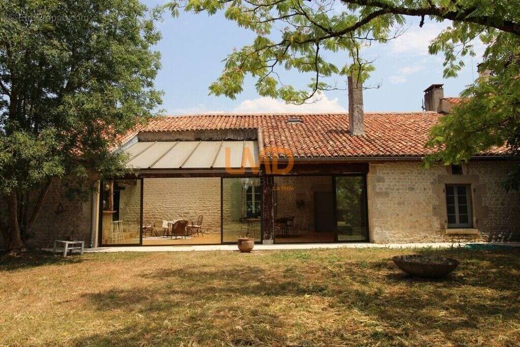 Demeure ancienne rénovée avec piscine - photo 7