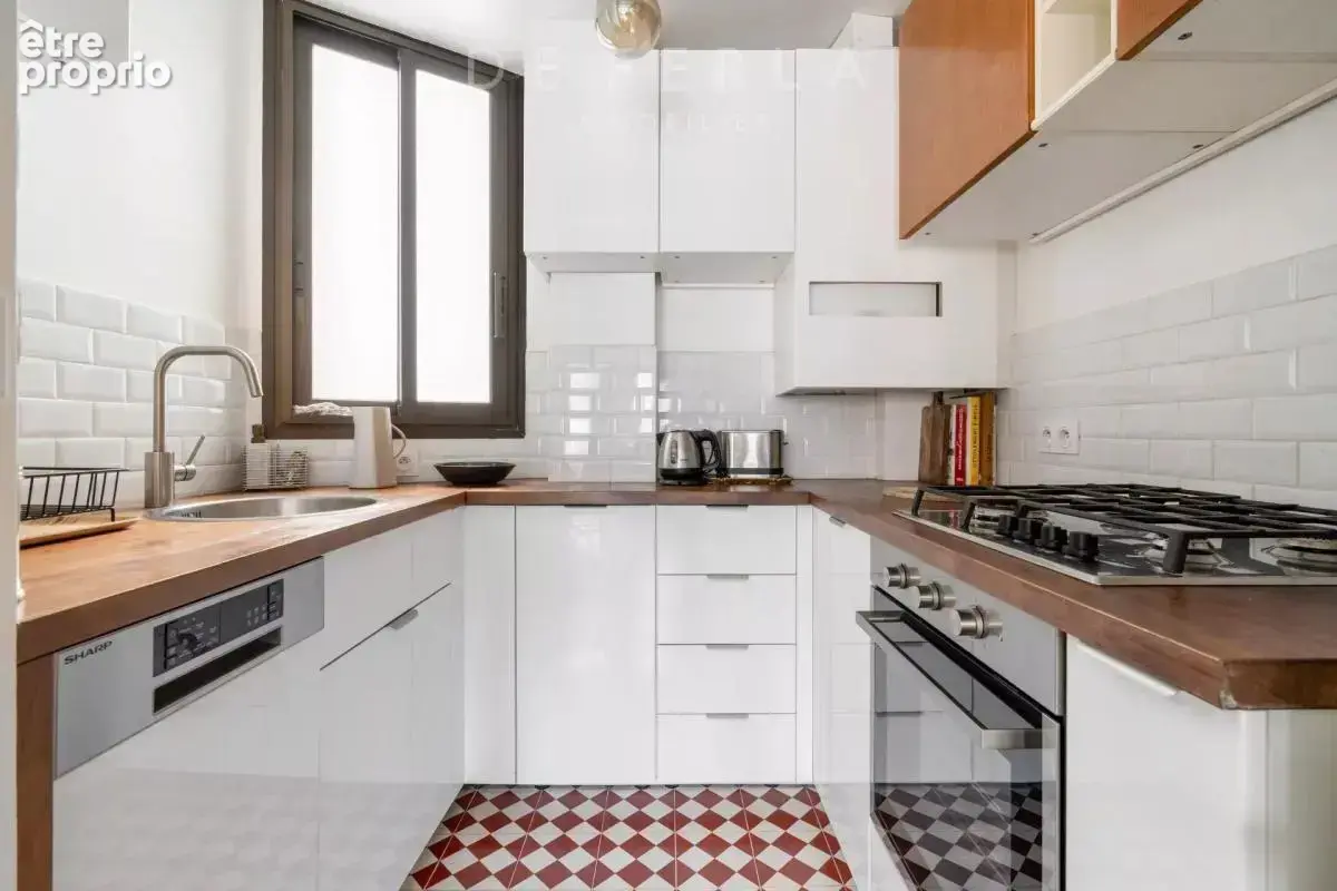 Wagram : 2 pièces refait à neuf par architecte en Duplex avec extérieur - photo 3