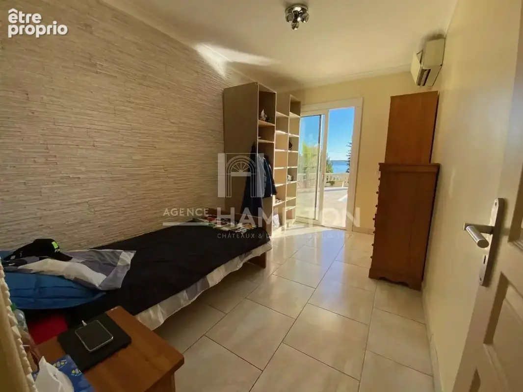 A deux pas du bord de mer à Golfe-Juan, superbe villa offrant un - photo 12