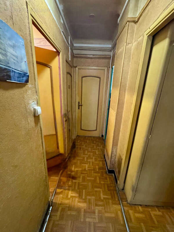 Appartement à MARSEILLE-1E