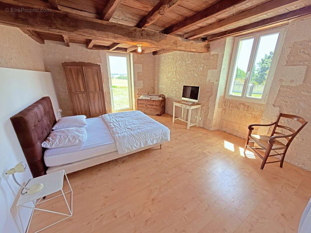 Charmante Propriété en Pierre avec Grange et Piscine ! - photo 8