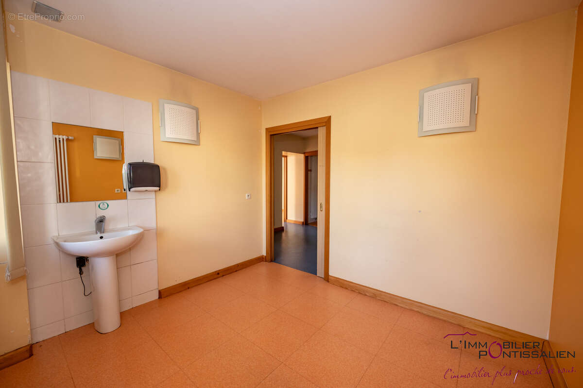 Oye et pallet : local ou appartement en rdc - photo 8