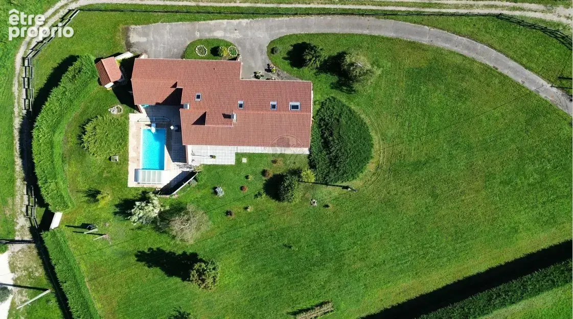 Sur les contreforts du Pilat Maison d’architecte de 222 m2 au cœur d’un environnement naturel préservé - photo 3