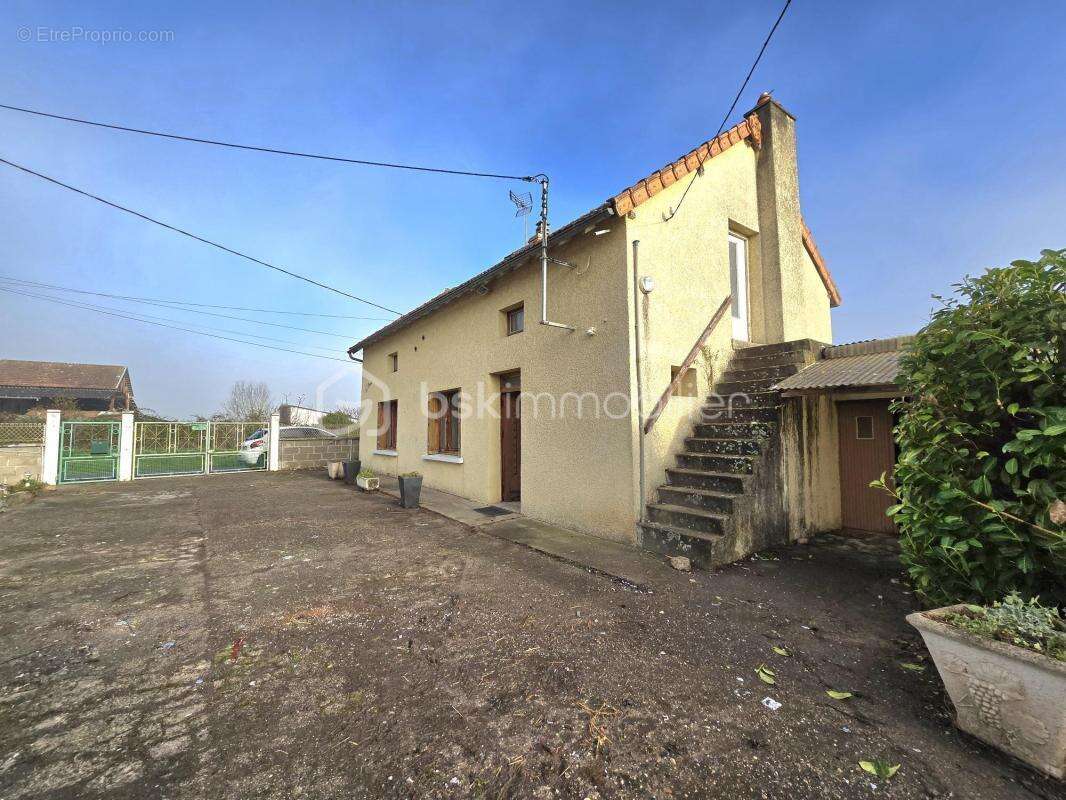 Maison à SAINT-PRIEST-BRAMEFANT