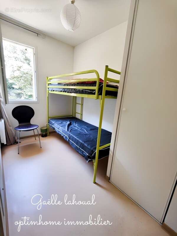 Appartement à AVENE