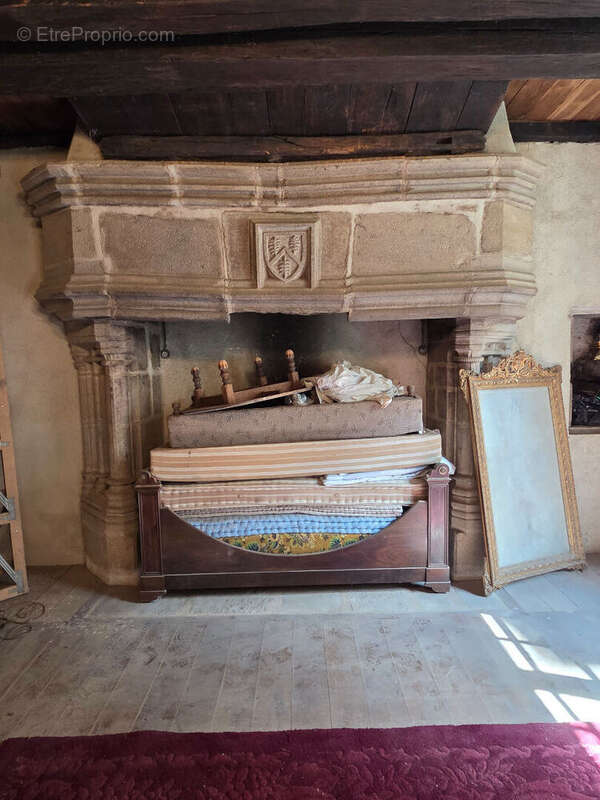 Maison à EYMOUTIERS