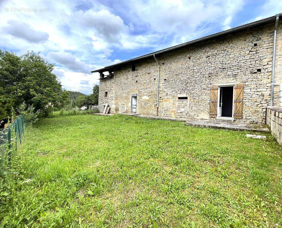 Maison à SAINT-JULIEN