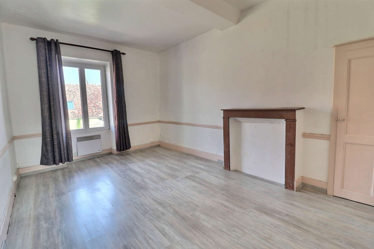 Maison à PARIS-L&#039;HOPITAL