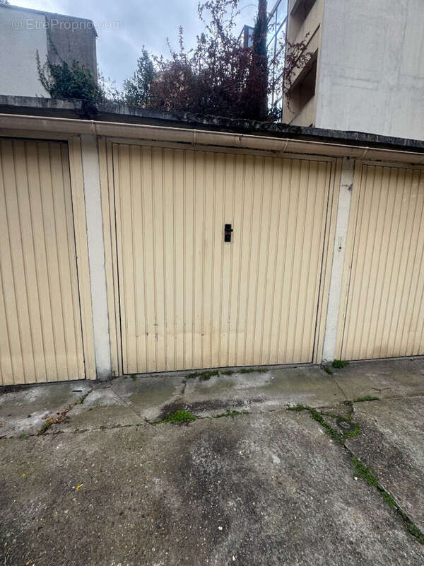 Parking à ISSY-LES-MOULINEAUX