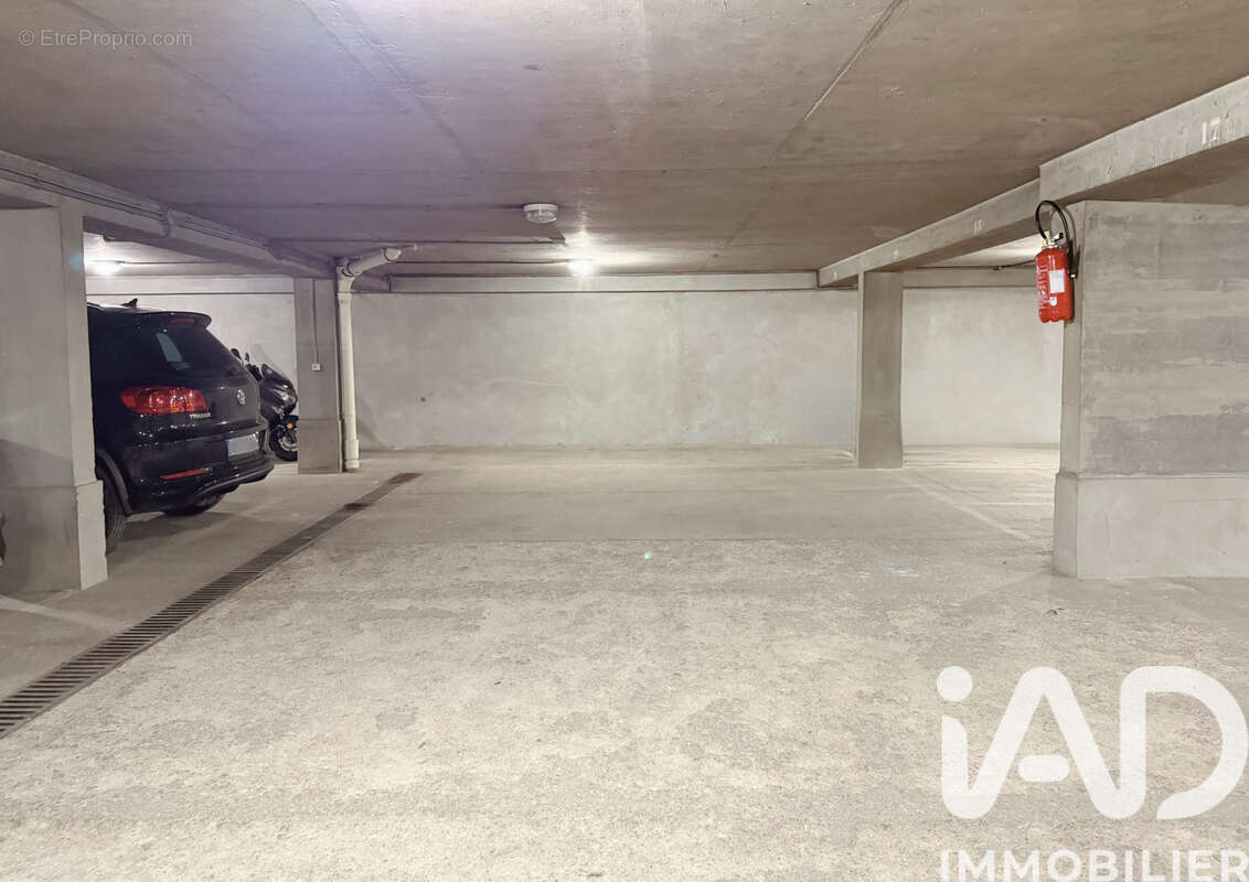 Photo 4 - Parking à PARIS-4E