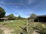 Terrain à SAINT-LAURENT-DU-PAPE
