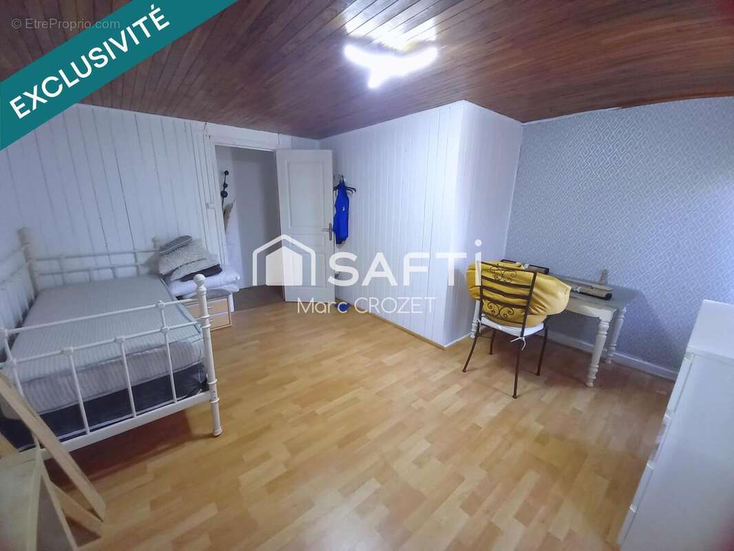Maison 130 m² à Saint-Bonnet-Des-Bruyeres  - photo 6