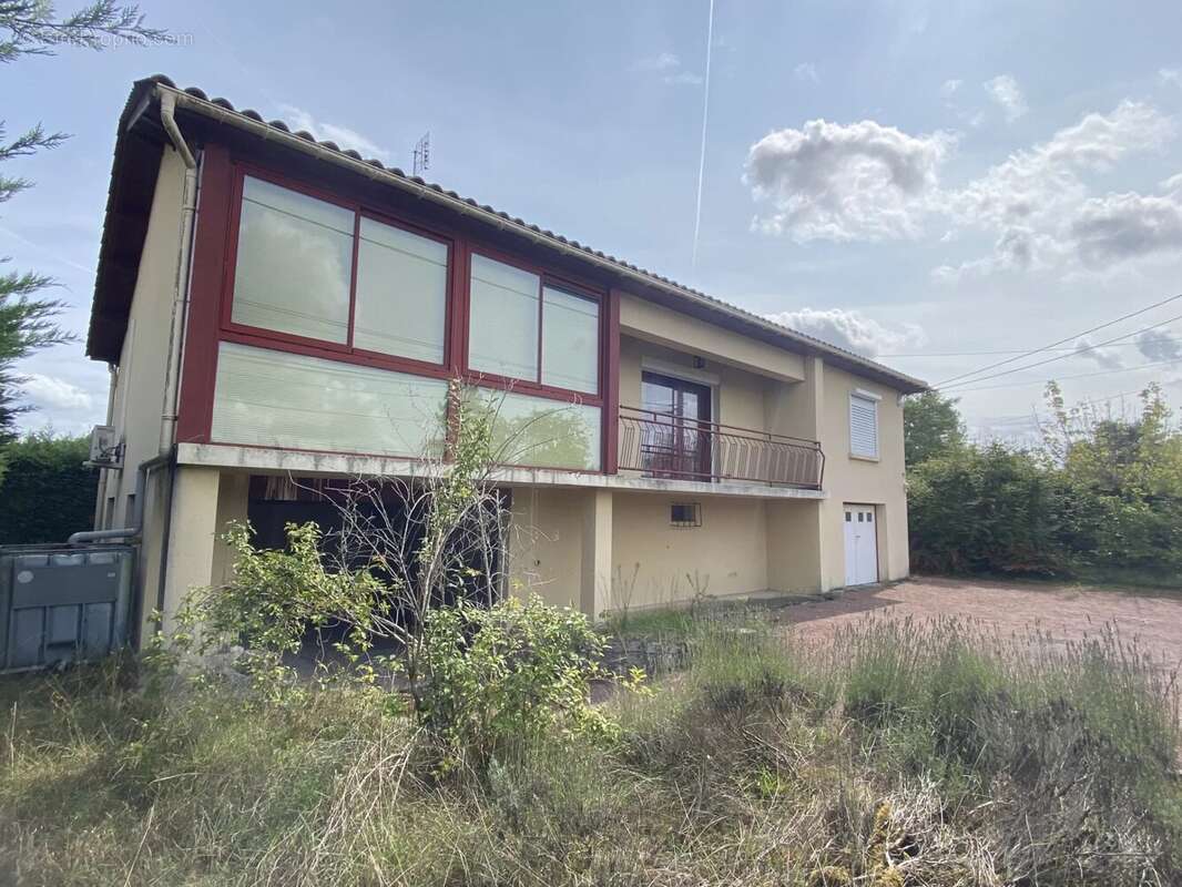 Maison à SAINT-YZAN-DE-SOUDIAC