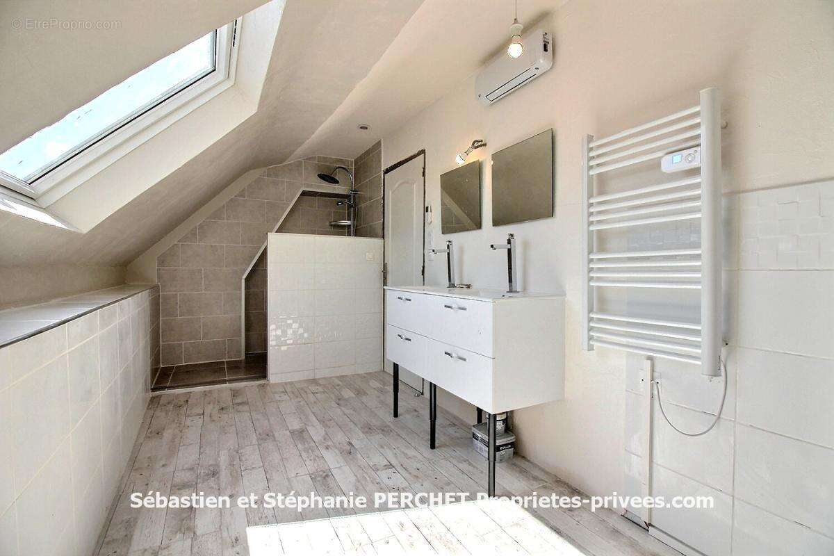 Maison de charme rénovée de 116 m² avec hangar et terrain de 2 630 m² - photo 8