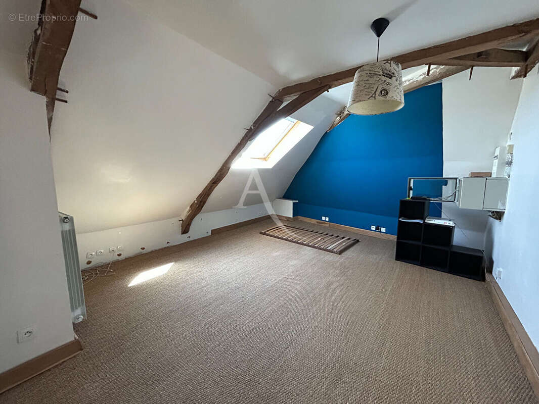 Maison à QUELAINES-SAINT-GAULT