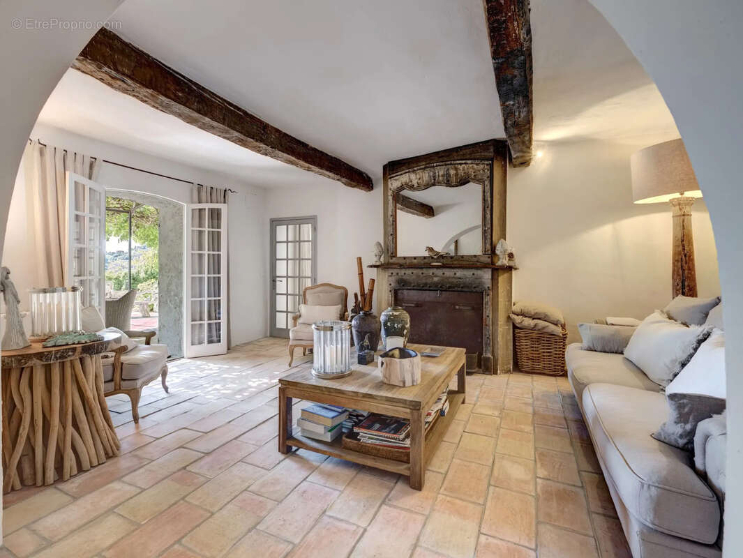 Maison à CHATEAUNEUF-GRASSE